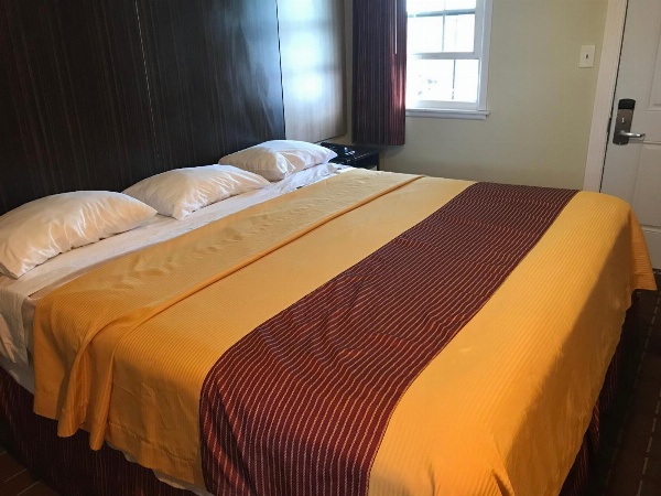 Budget Inn Tonawanda image 10