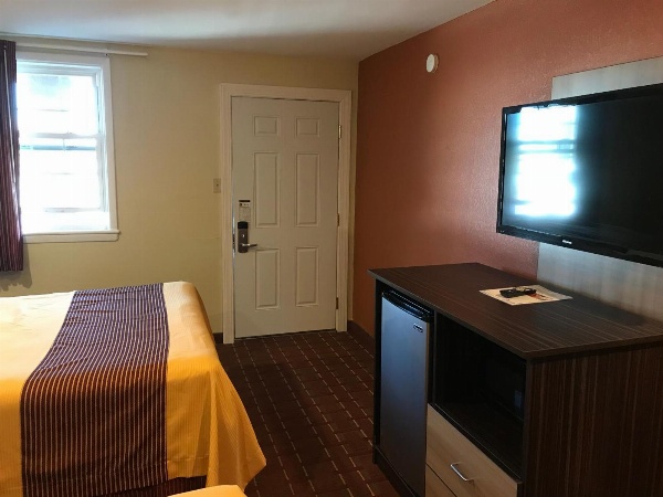 Budget Inn Tonawanda image 11