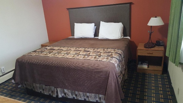 Budget Inn Tonawanda image 7